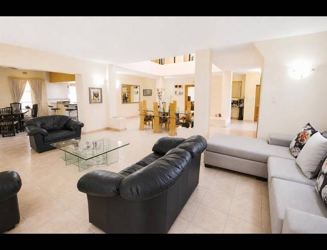 5 BEDROOM TOWNHOUSE FOR SALE IN BEDFORDVIEW